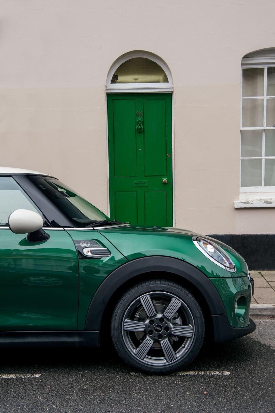 Детали экстерьера Mini Cooper 60 Years Edition (F56) 2019 года  (WW) (фото 54 из 189)